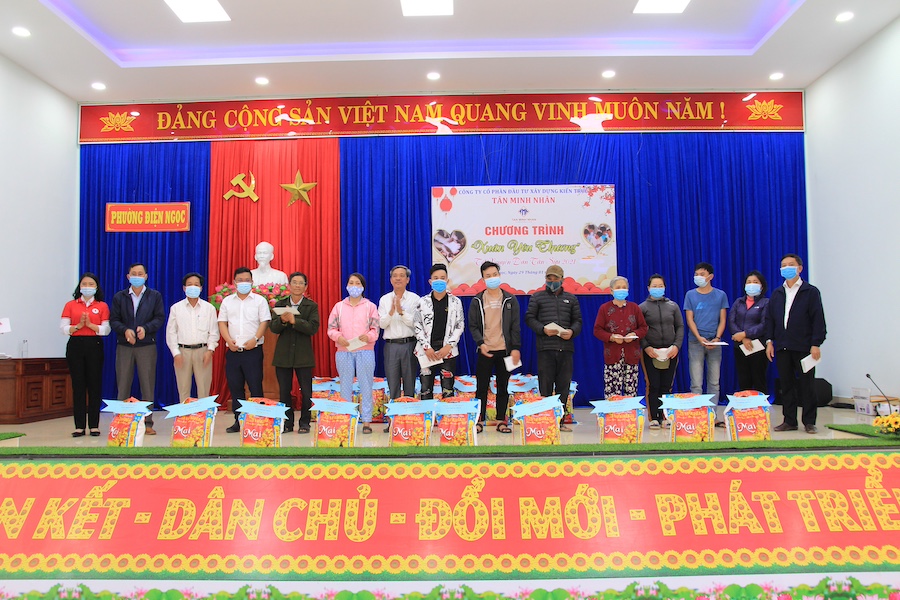 Chương trình từ thiện "Xuân yêu thương" năm 2021 tại phường Điện Ngọc